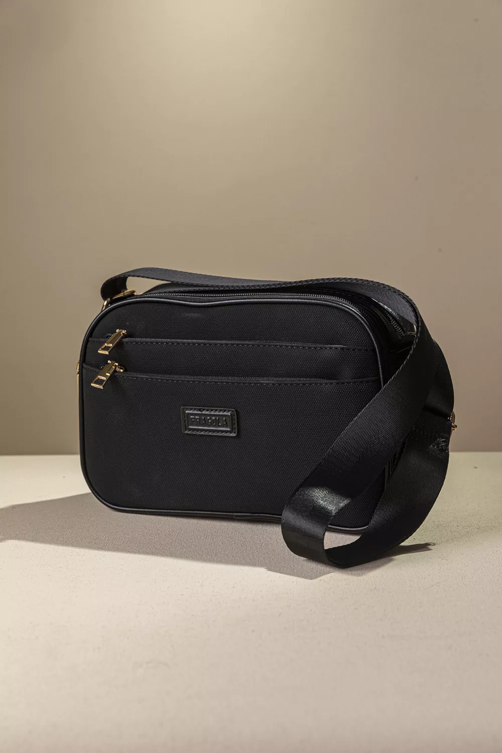 Λειτουργική χιαστί τσάντα με ιμάντα