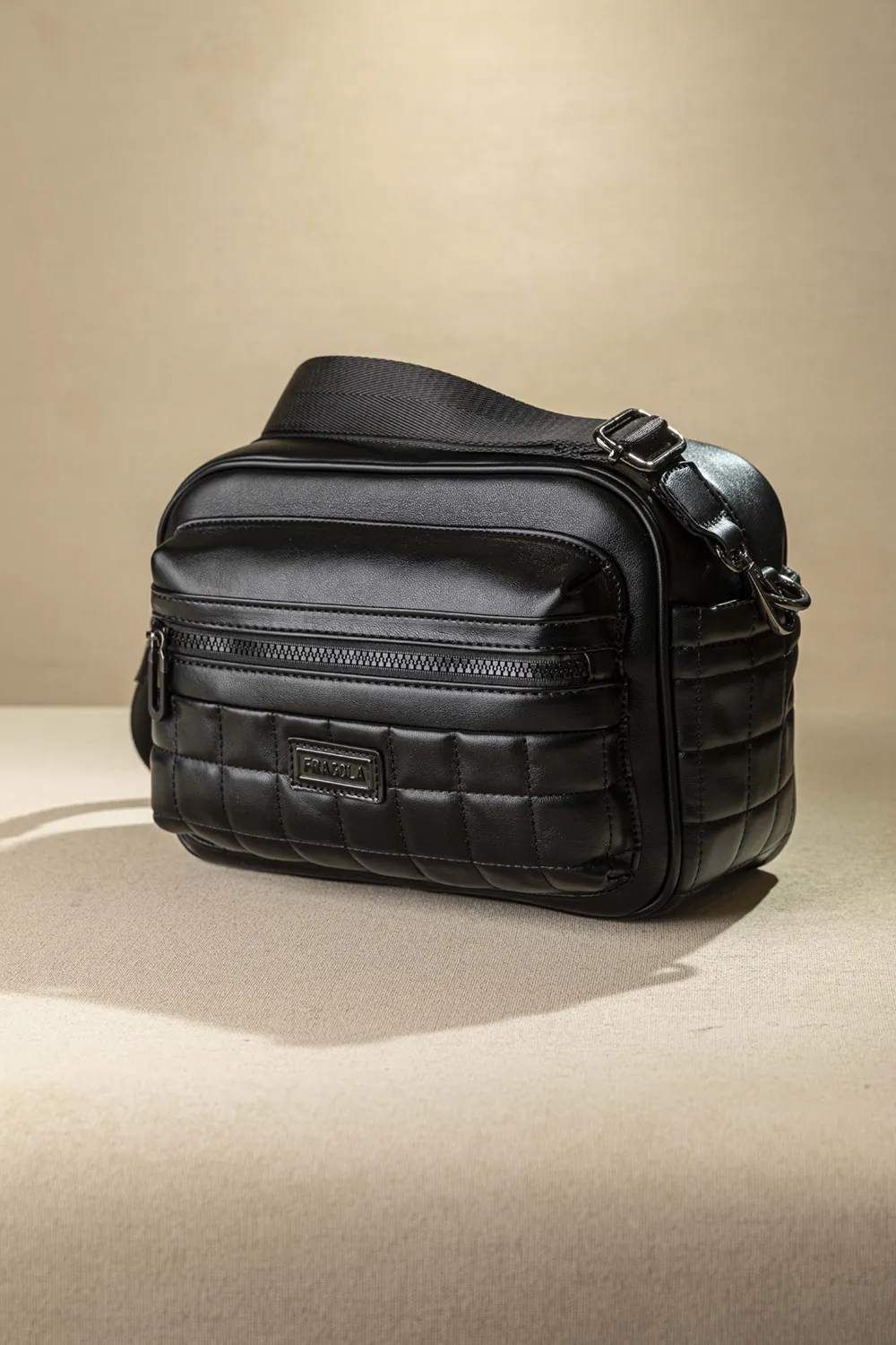 Μεγάλη, άνετη και ελαφριά χιαστί τσάντα