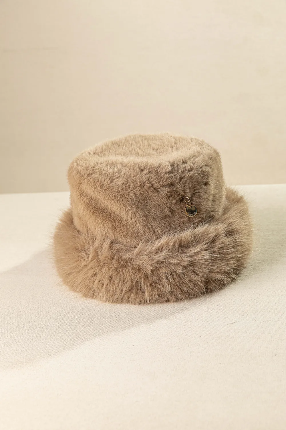 Γυναικείο καπέλο από ακρυλική γούνα