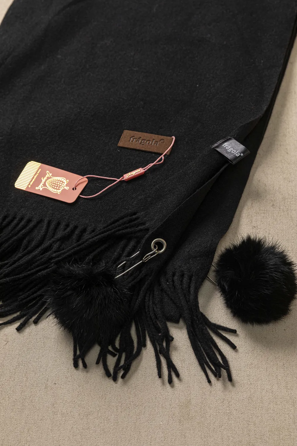 Πασμίνα με μεγάλα Pom pom