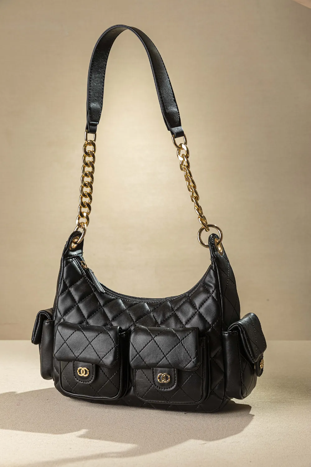 Τσαντάκι ώμου με εξωτερικά τσεπάκια